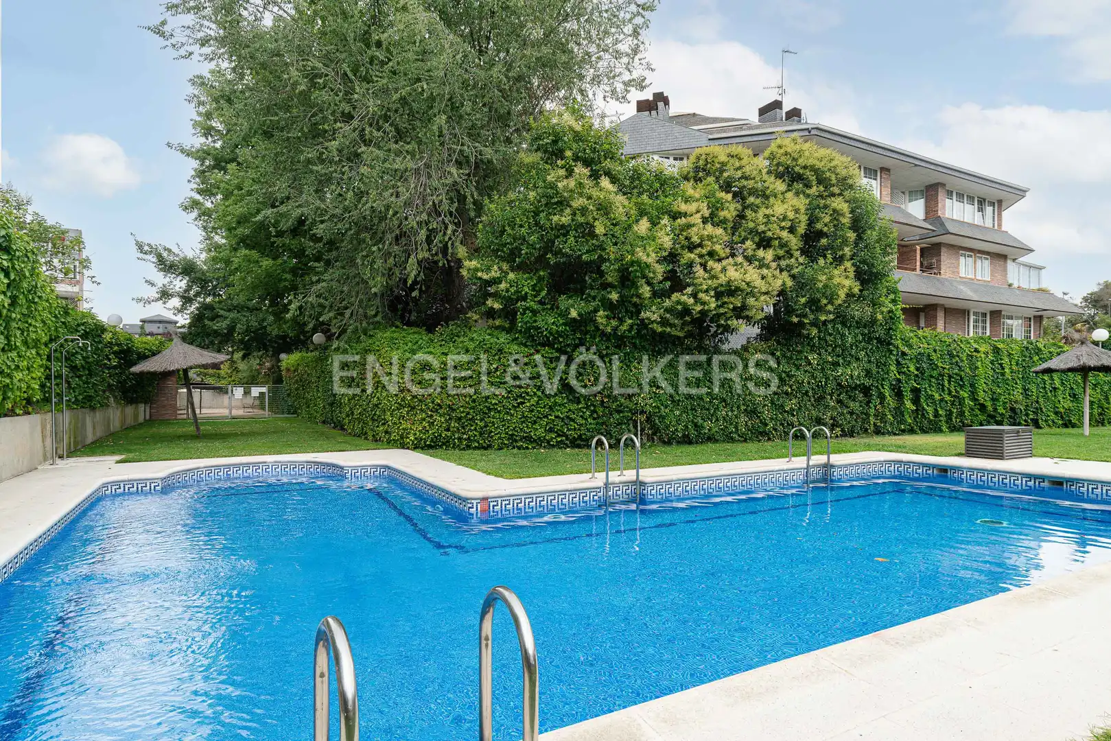 Piscina de Pis en venda en Majadahonda amb Aire condicionat, Calefacció i Parquet