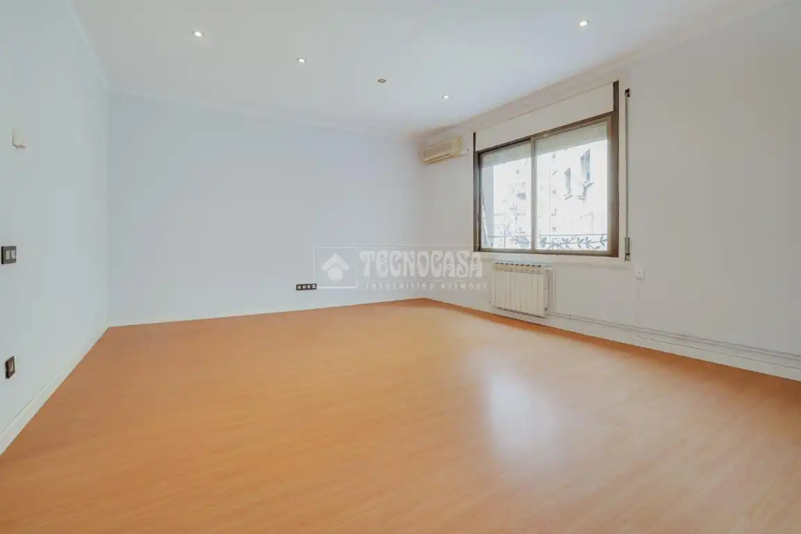 Habitación de Piso en venta en Barcelona con Aire acondicionado, Calefacción y Trastero