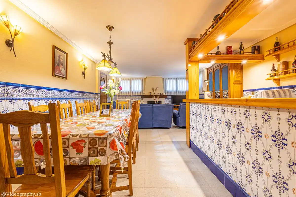 Comedor de Casa o chalet en venta en Alcalá de Henares con Aire acondicionado, Calefacción y Jardín privado