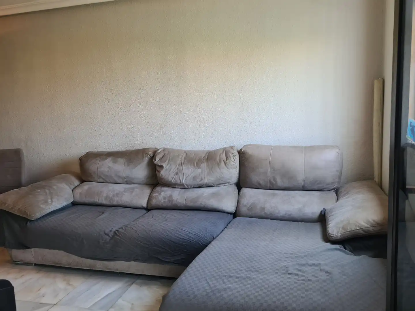 Living room of Flat for sale in Sevilla  with Air Conditioner, Terrace and Balcony