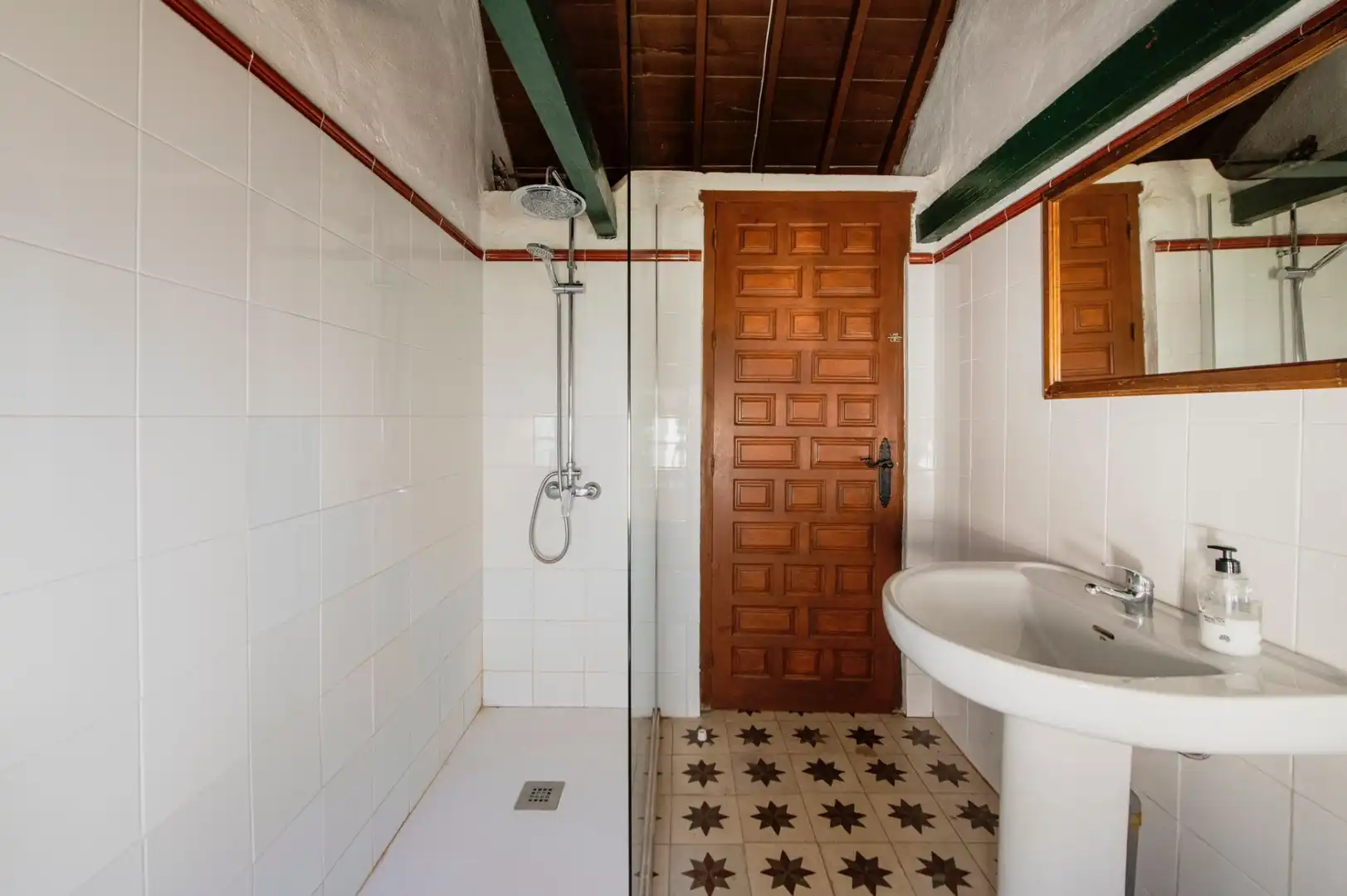Baño de Finca rústica en venta en Málaga con Jardín privado, Horno y TV