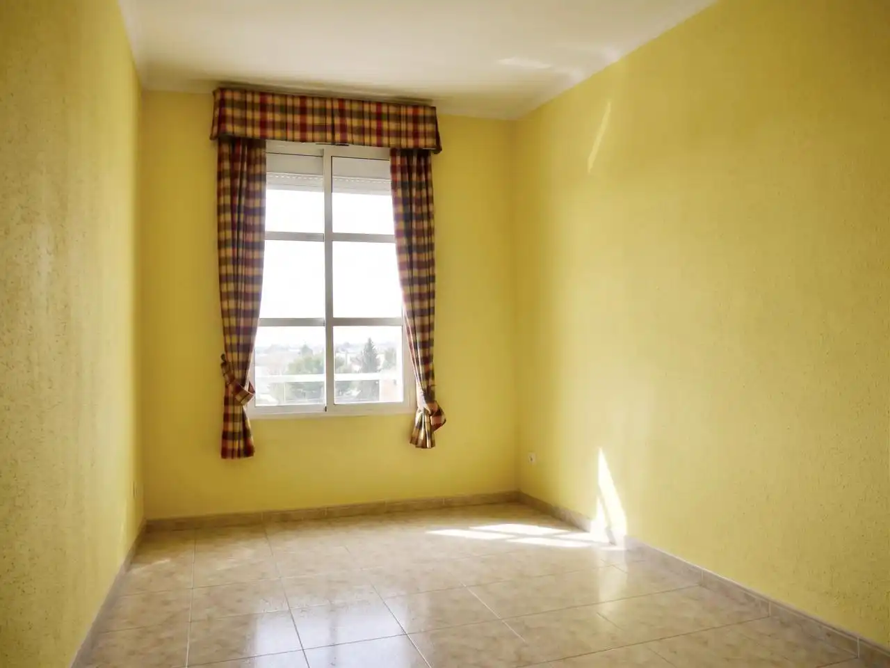 Bedroom of Flat for sale in Sevilla  with Air Conditioner and Furnished