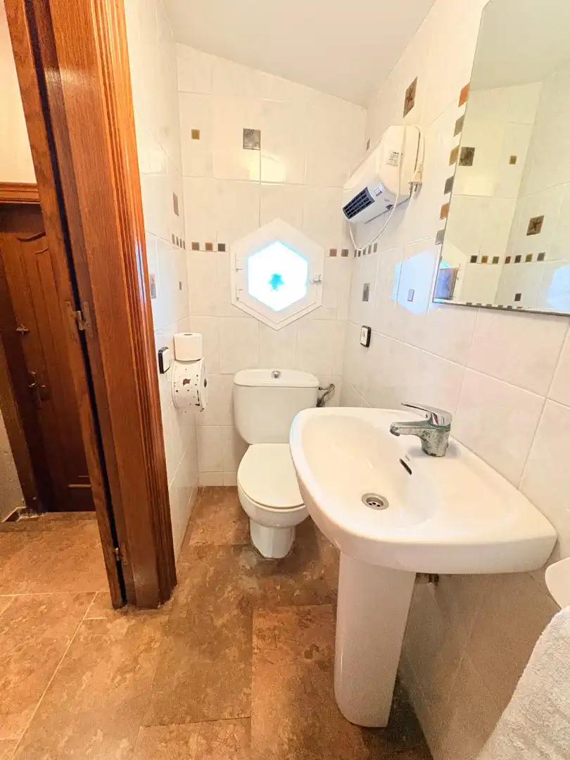 Baño de Casa o chalet en venta en Pallejà con Aire acondicionado, Calefacción y Jardín privado