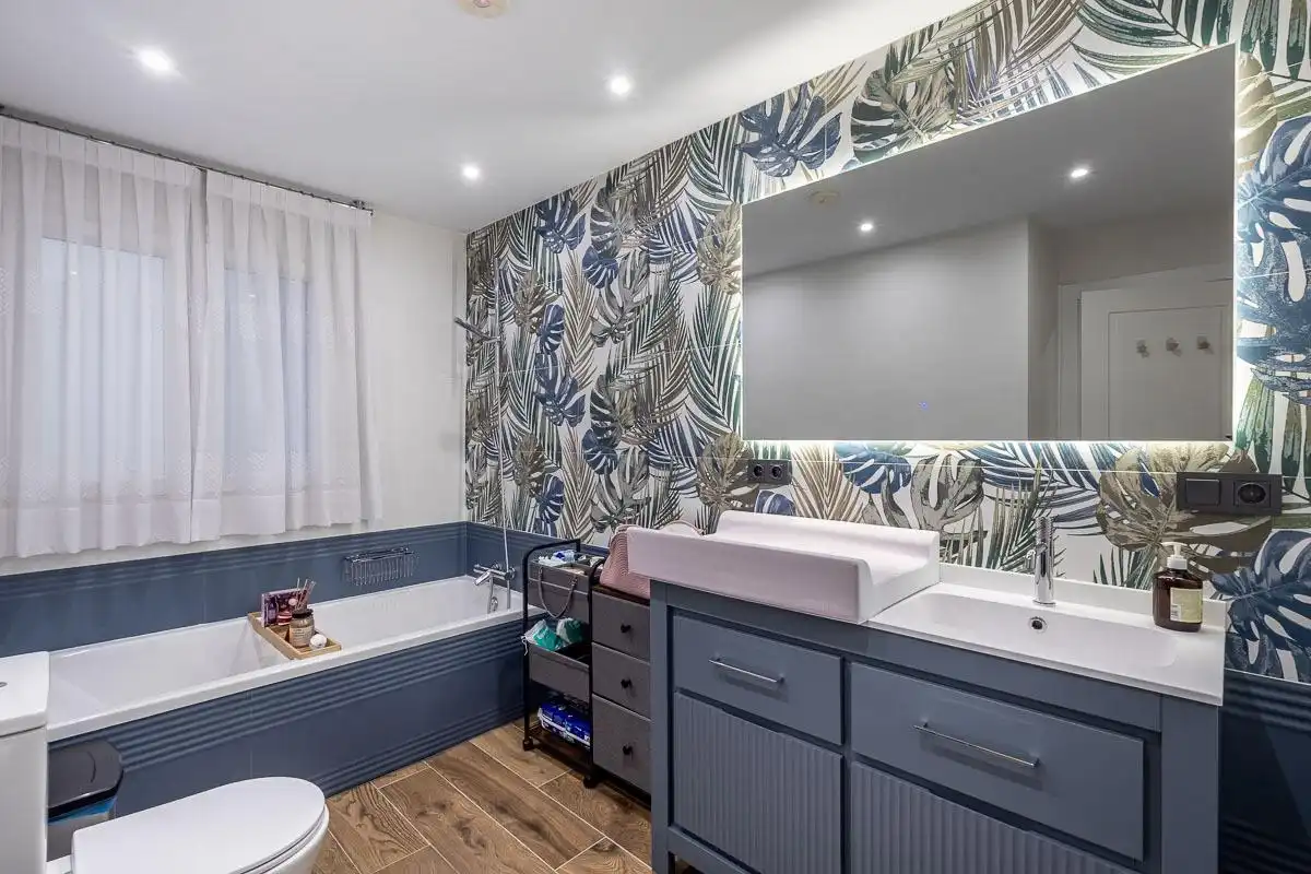 Badezimmer von Haus oder Chalet zum Verkauf in Peligros mit Klimaanlage, Heizung und Terrasse