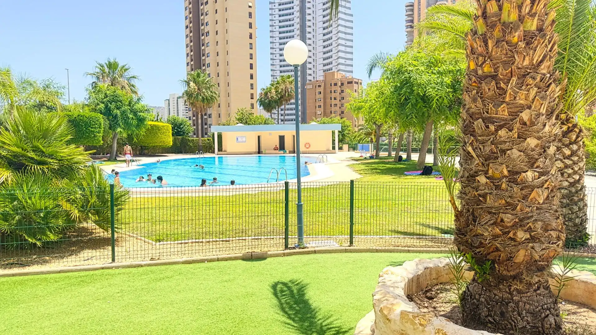 Swimming pool of Flat for sale in Benidorm  with Air Conditioner, Furnished and Community pool