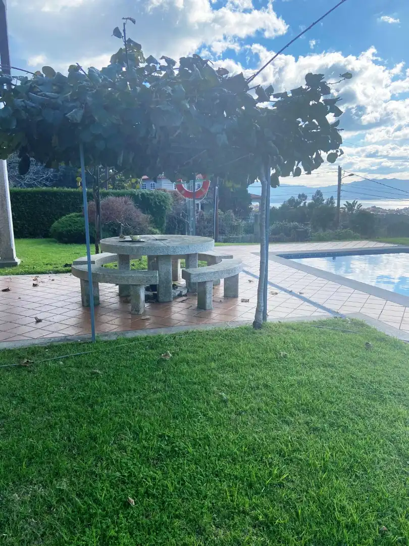 Jardí de Casa o xalet de lloguer en Cangas  amb Calefacció, Jardí privat i Terrassa
