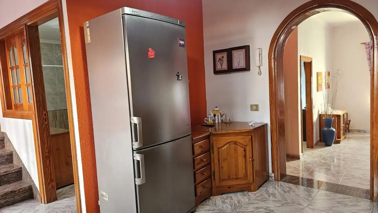 Cuina de Casa o xalet en venda en Santa Lucía de Tirajana amb Jardí privat, Terrassa i Piscina