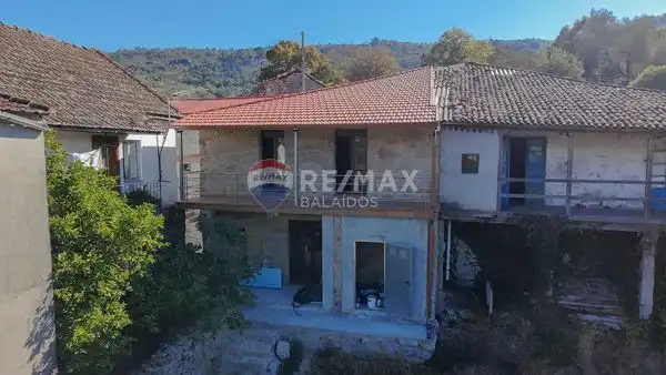 Vista exterior de Casa o xalet en venda en Cenlle amb Jardí privat