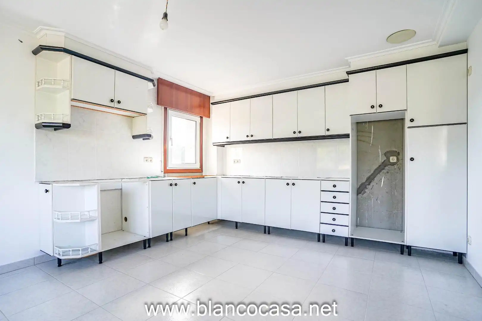 Cocina de Casa o chalet en venta en Carballo con Calefacción, Jardín privado y Trastero
