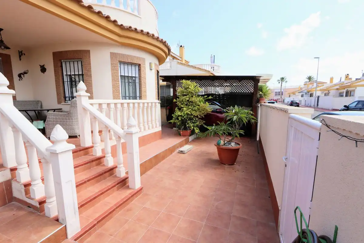 Vista exterior de Casa o xalet en venda en Murcia amb Aire condicionat, Jardí privat i Terrassa