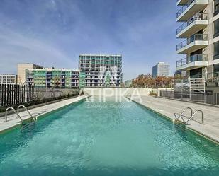 Swimming pool of Flat to rent in  Barcelona Capital  with Air Conditioner, Parquet flooring and Terrace