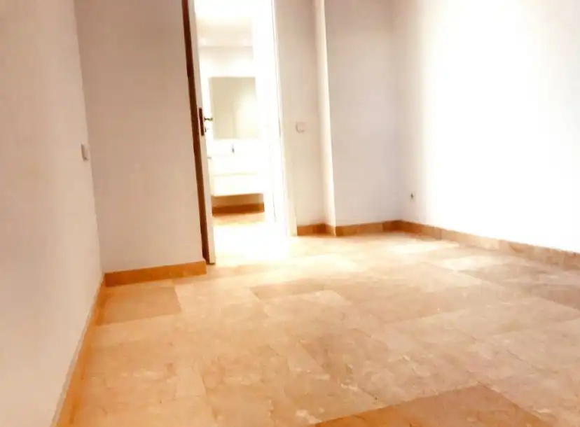 Erdgeschoss zur Miete in Carrer de l'Illa de Xipre, 21, Ciudad Jardín