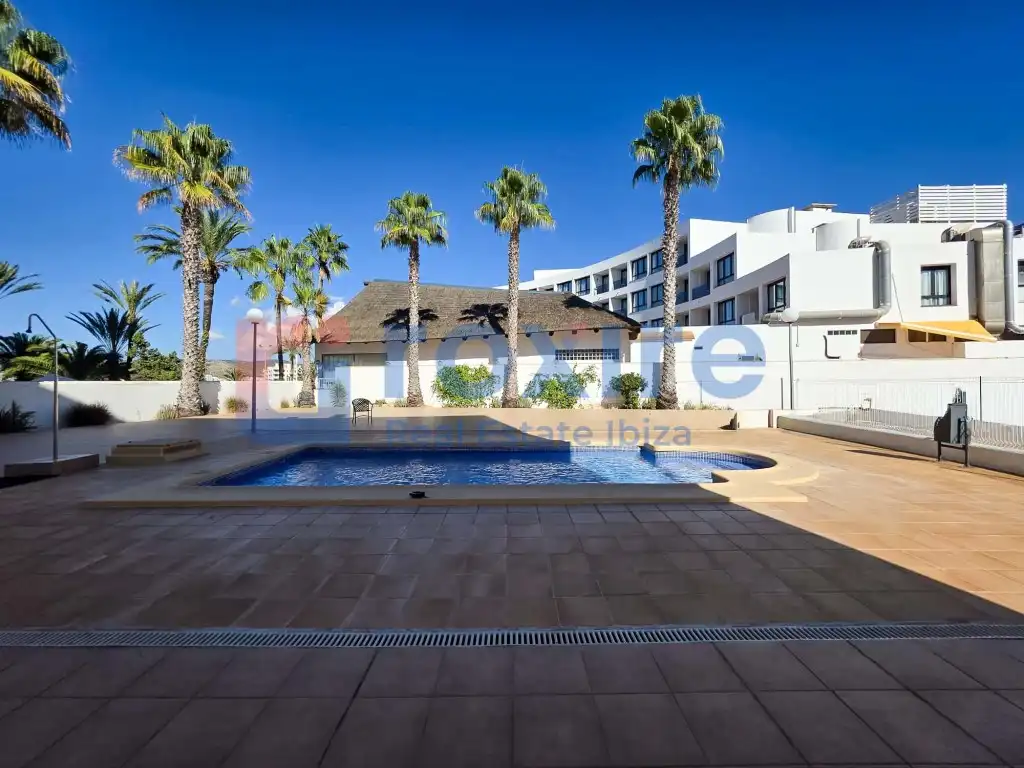 Vista exterior de Planta baja en venta en Sant Josep de sa Talaia con Jardín privado, Terraza y Piscina comunitaria