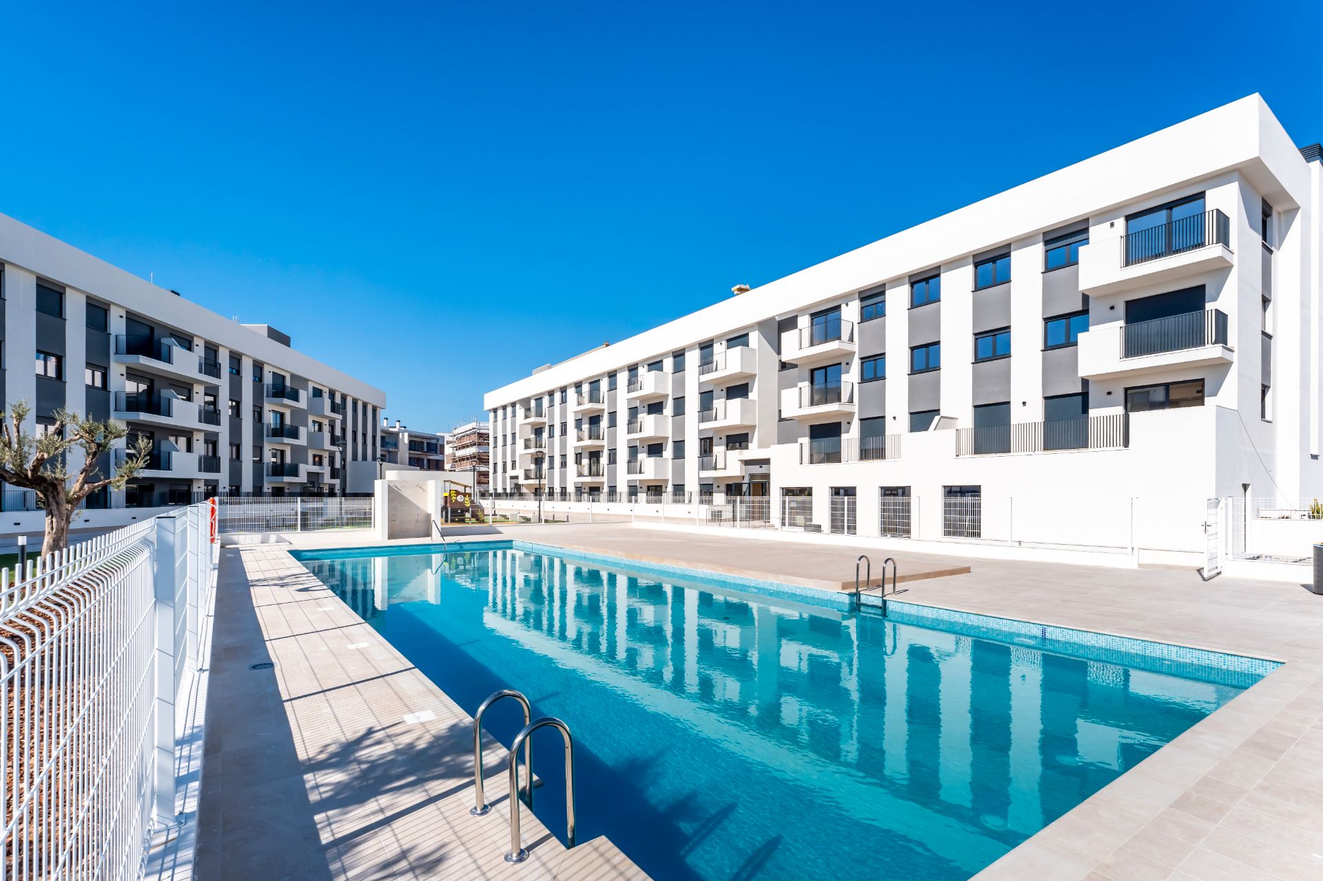 Swimming pool of Flat to rent in Alicante / Alacant  with Air Conditioner, Heating and Private garden