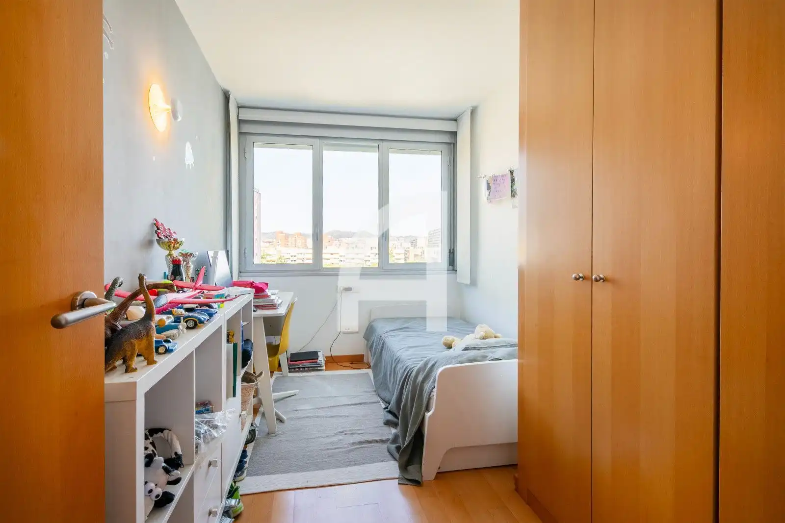 Schlafzimmer von Dachboden zum Verkauf in Sant Adrià de Besòs mit Klimaanlage, Heizung und Parkett