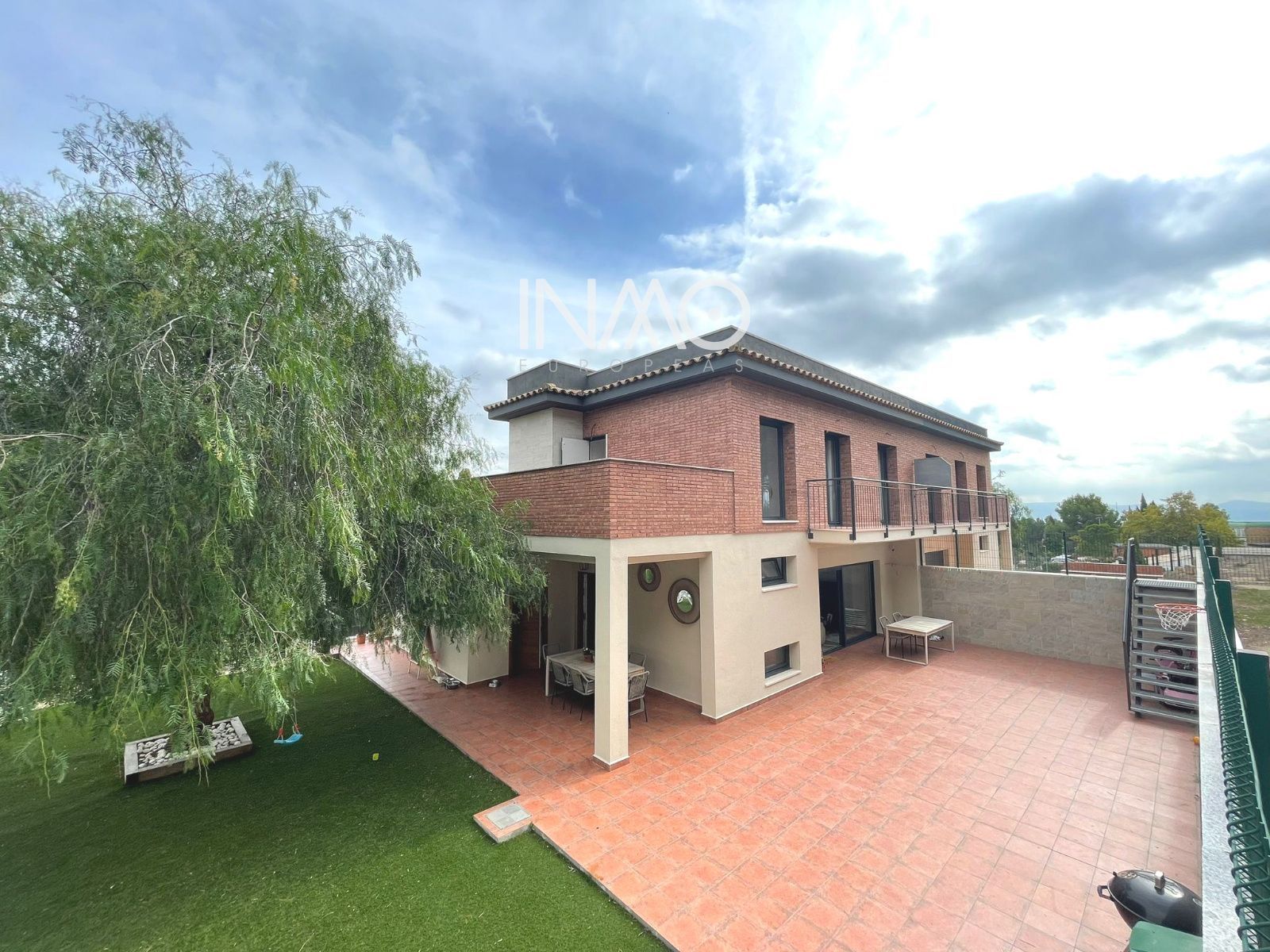 Vista exterior de Casa o xalet de lloguer en Rubí amb Aire condicionat, Calefacció i Terrassa