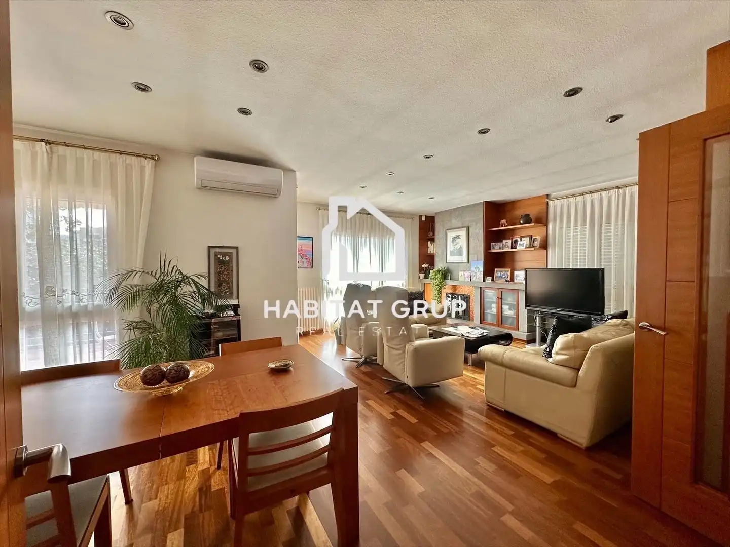 Sala d'estar de Casa o xalet en venda en Santa Coloma de Farners amb Aire condicionat, Calefacció i Jardí privat