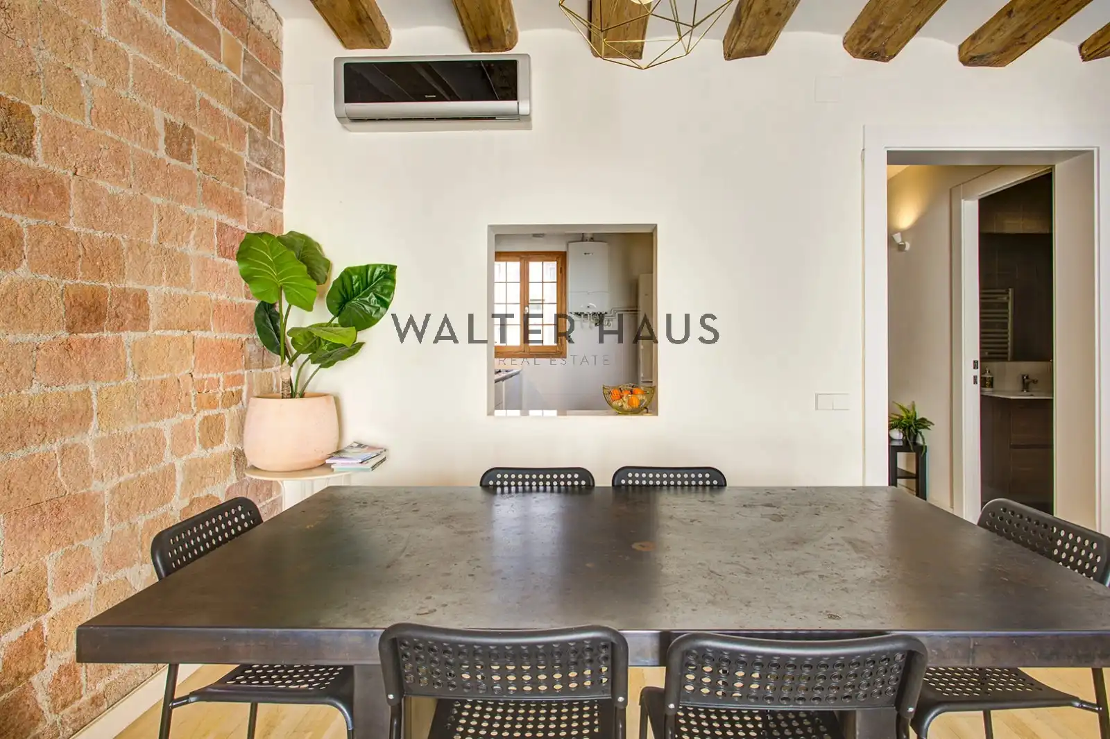 Comedor de Piso en venta en Barcelona con Aire acondicionado, Calefacción y Amueblado