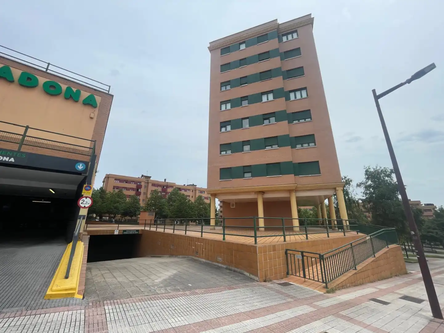 Vista exterior de Garaje en venta en Gijón 