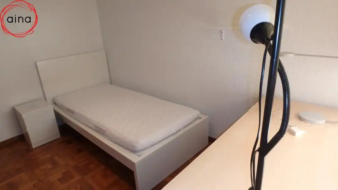 Habitación de Piso de alquiler en  Pamplona / Iruña con Calefacción, Terraza y Alarma
