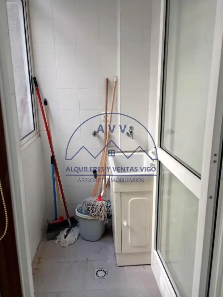 Bathroom of Flat for sale in Vigo   with Heating, Parquet flooring and Storage room