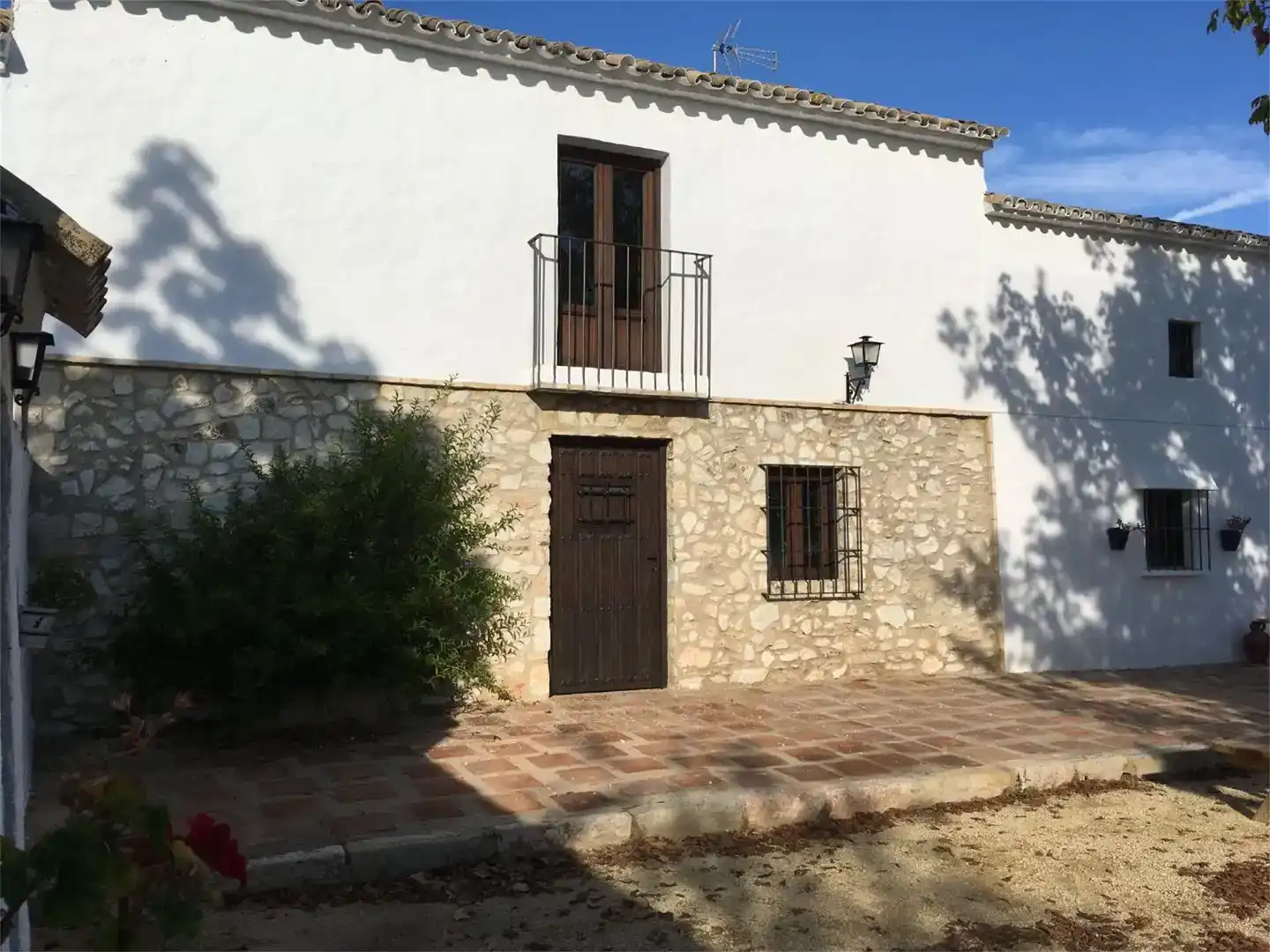 Vista exterior de Casa adosada de lloguer en Lucena amb Aire condicionat, Jardí privat i Traster