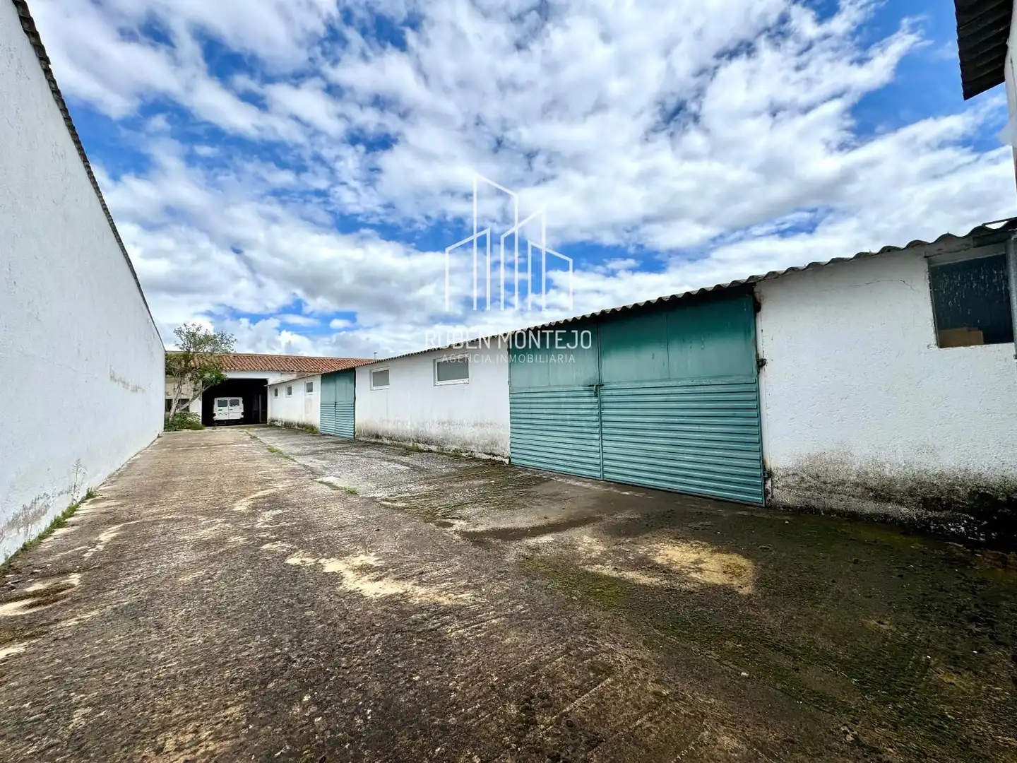Außenansicht von Fabrikhallen zum Verkauf in Peñaranda de Bracamonte
