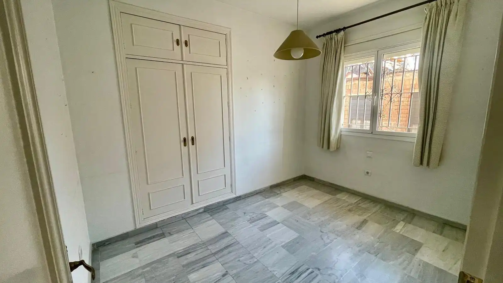 Habitación de Casa adosada en venta en Gines con Aire acondicionado