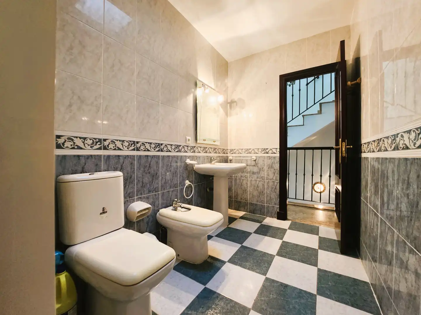 Bathroom of Detached homes for sale in Alcalá de Guadaira  with Air Conditioner, Terrace and Storage room