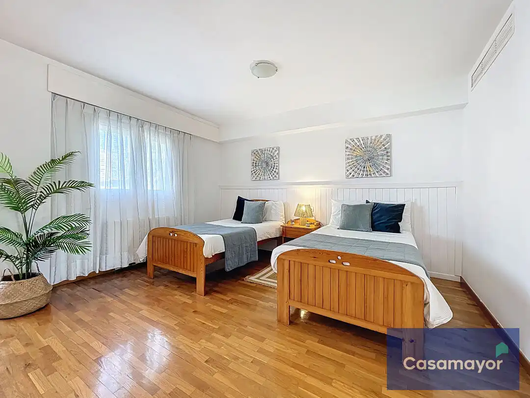 Dormitori de Casa adosada en venda en Alicante / Alacant amb Aire condicionat, Calefacció i Jardí privat