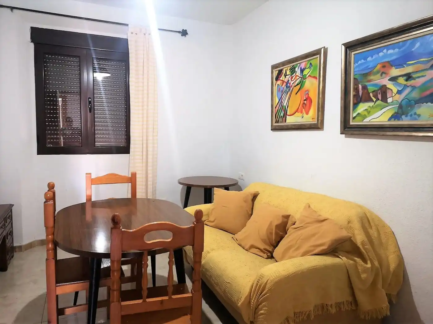Sala d'estar de Pis de lloguer en Granada amb Moblat