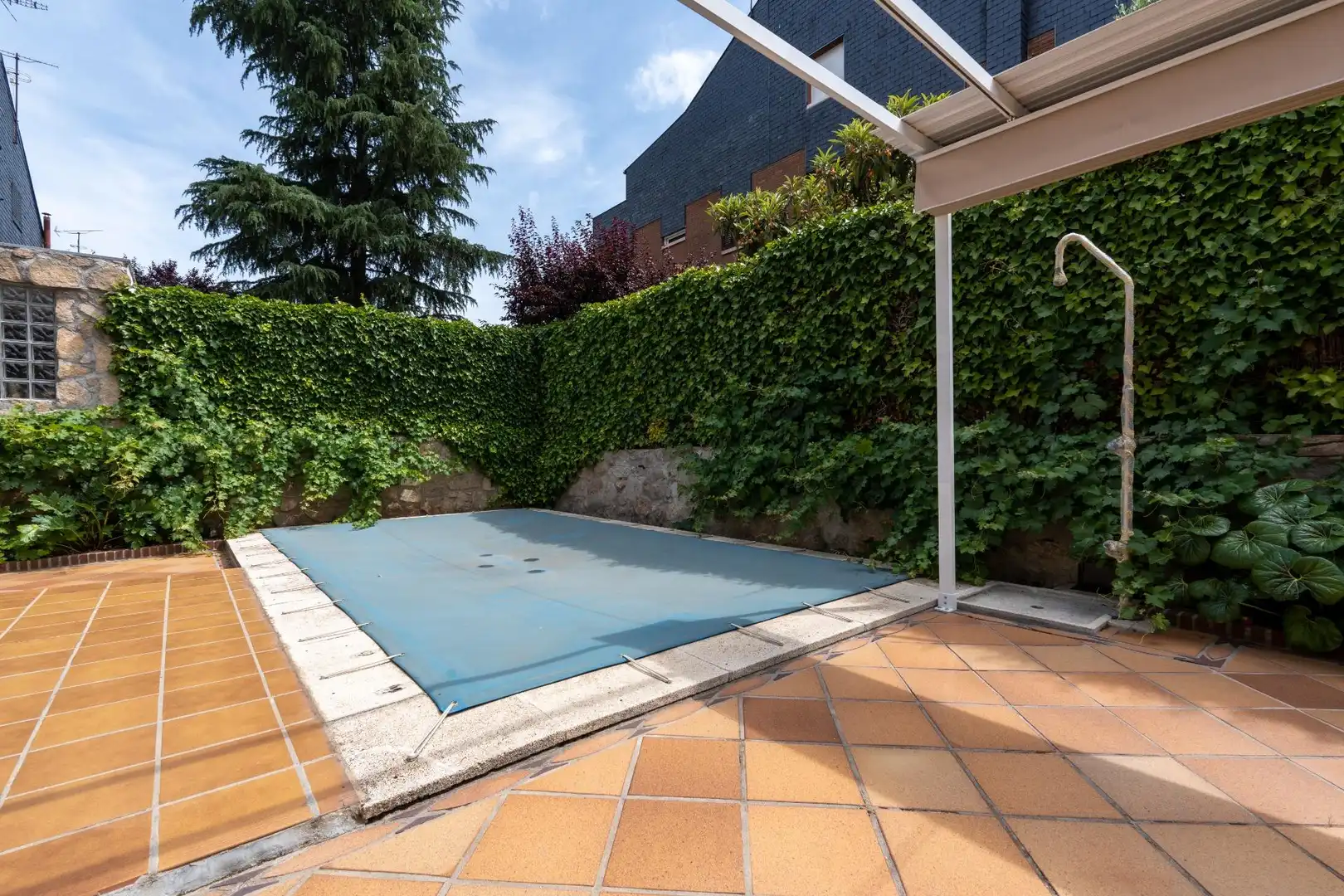 Casa aparellada amb piscina en venda a Avenida Europa, imagen 19