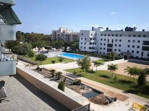 Schwimmbecken von Wohnung zur Miete in Calafell mit Klimaanlage, Heizung und Parkett