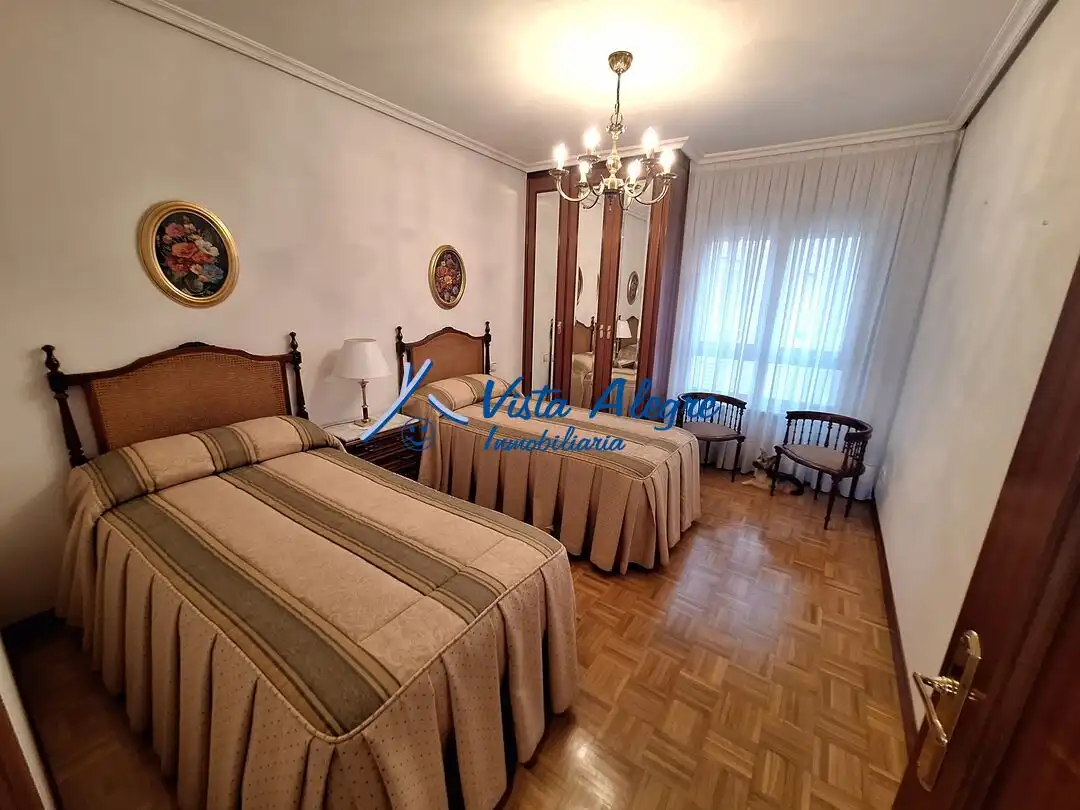 Dormitori de Apartament en venda en Haro amb Calefacció, Parquet i Terrassa