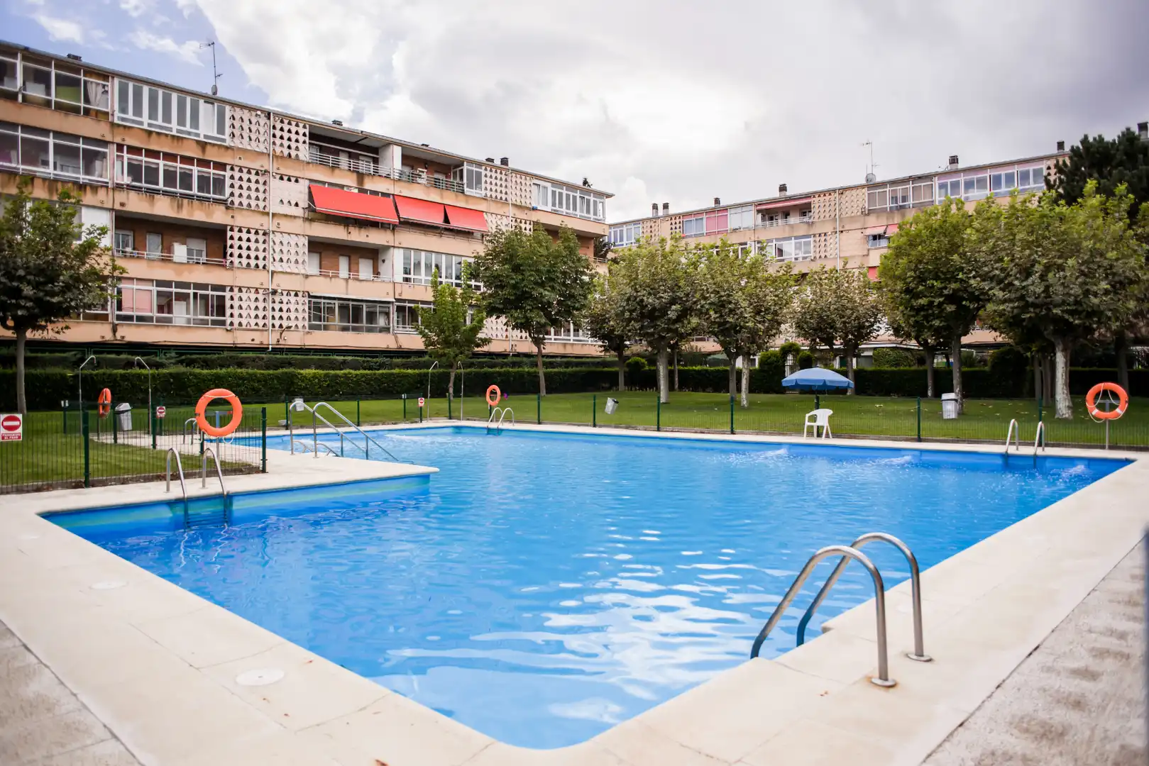 Piscina de Piso en venta en Colmenar Viejo con Calefacción, Terraza y Piscina comunitaria