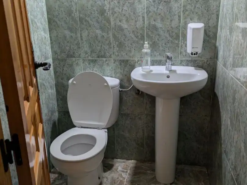 Baño de Local de alquiler en Moratalla con Aire acondicionado y Calefacción