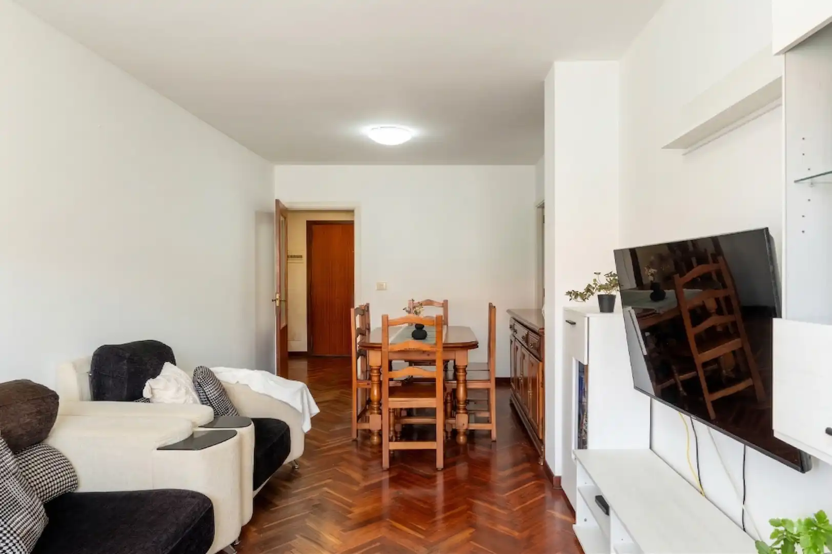 Sala de estar de Piso en venta en Culleredo con Calefacción, Parquet y Trastero