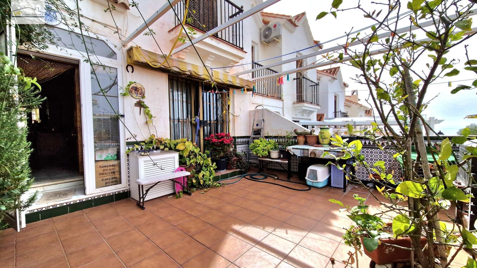Terrassa de Casa adosada en venda en Vélez-Málaga amb Jardí privat, Balcó i Piscina comunitària