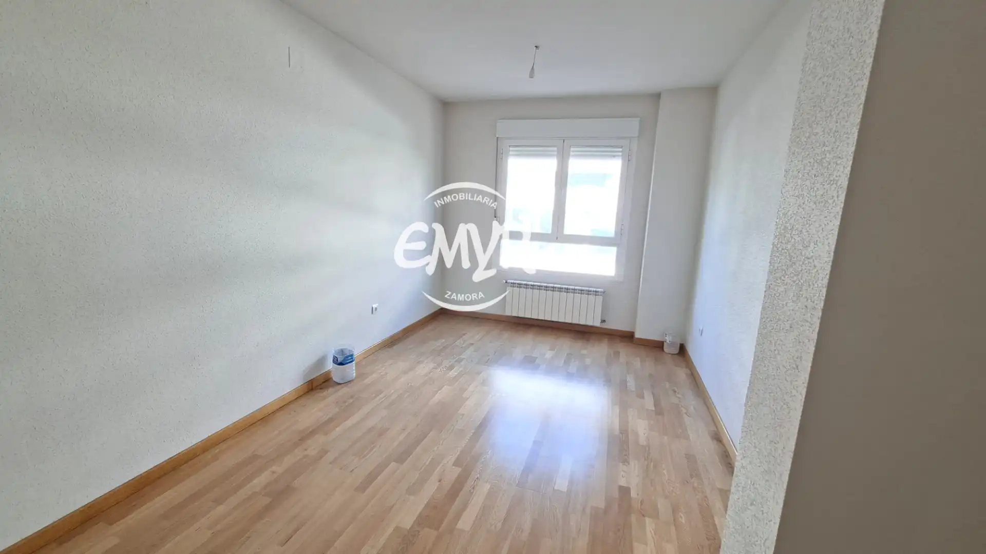 Living room of Flat for sale in Zamora Capital   with Heating, Parquet flooring and Terrace