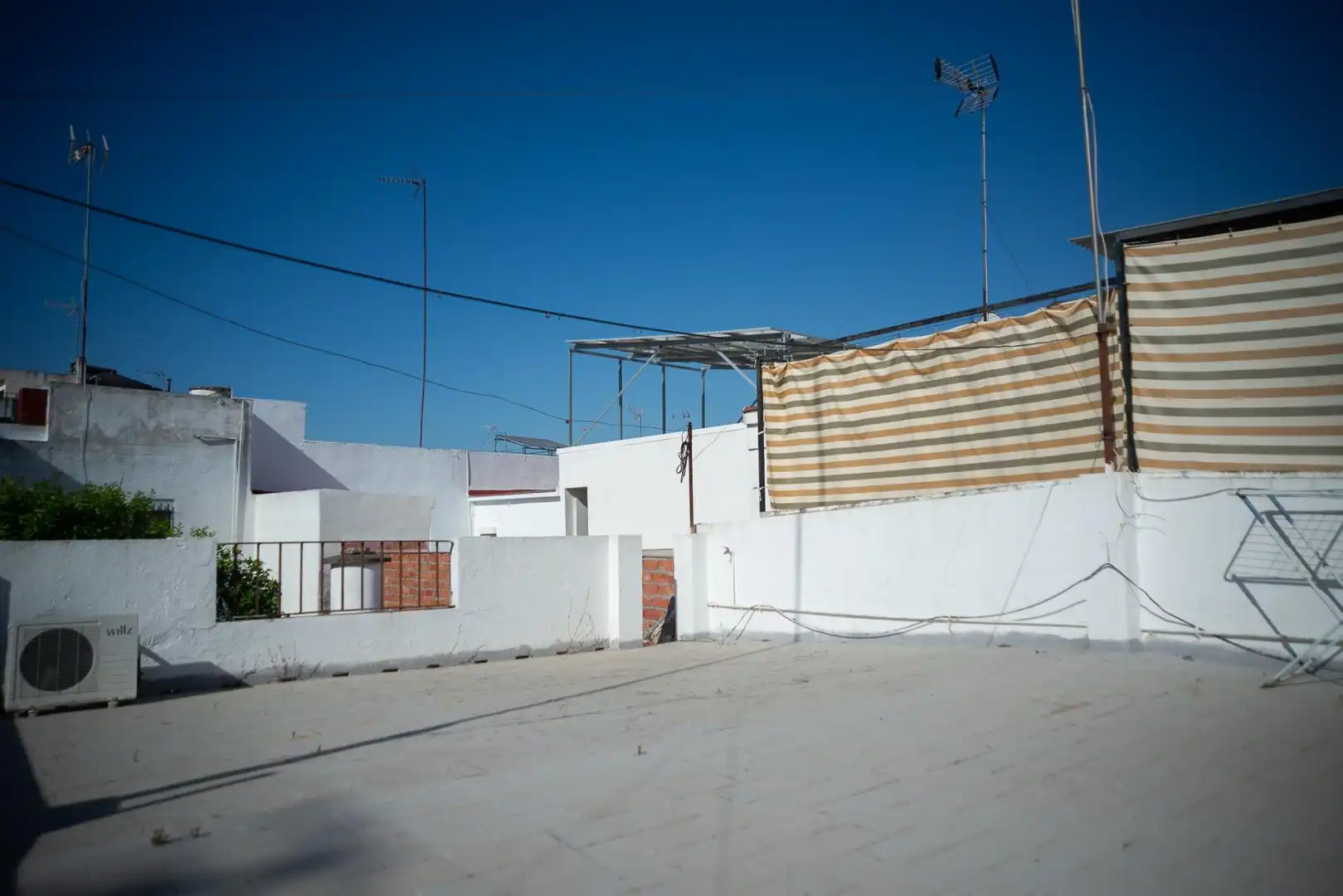 Vista exterior de Casa o xalet en venda en Camas amb Terrassa i Traster