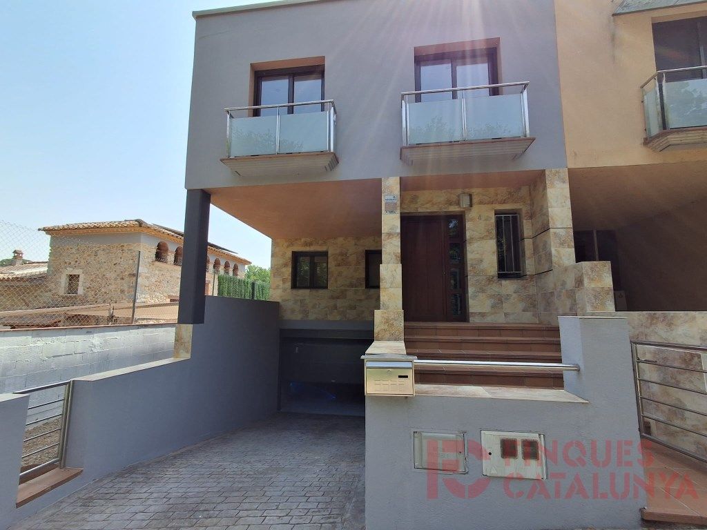 Vista exterior de Casa o xalet en venda en Sant Julià del Llor i Bonmatí amb Aire condicionat
