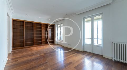 Photo 3 of Flat for rent in C. del Monte Esquinza, Almagro, Madrid Capital