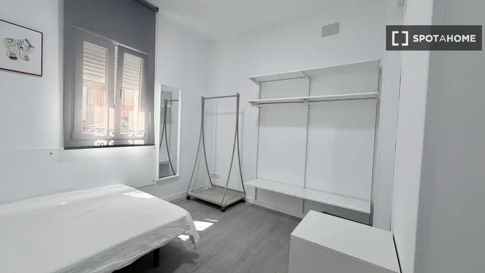 Bedroom of Flat for rent in Madrid  with Air Conditioner, Heating and Furnished