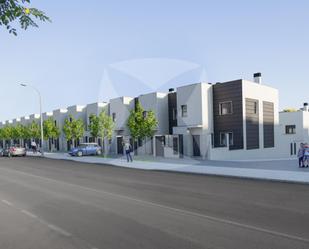 Vista exterior de Casa adosada en venda en Badajoz Capital amb Calefacció i Terrassa