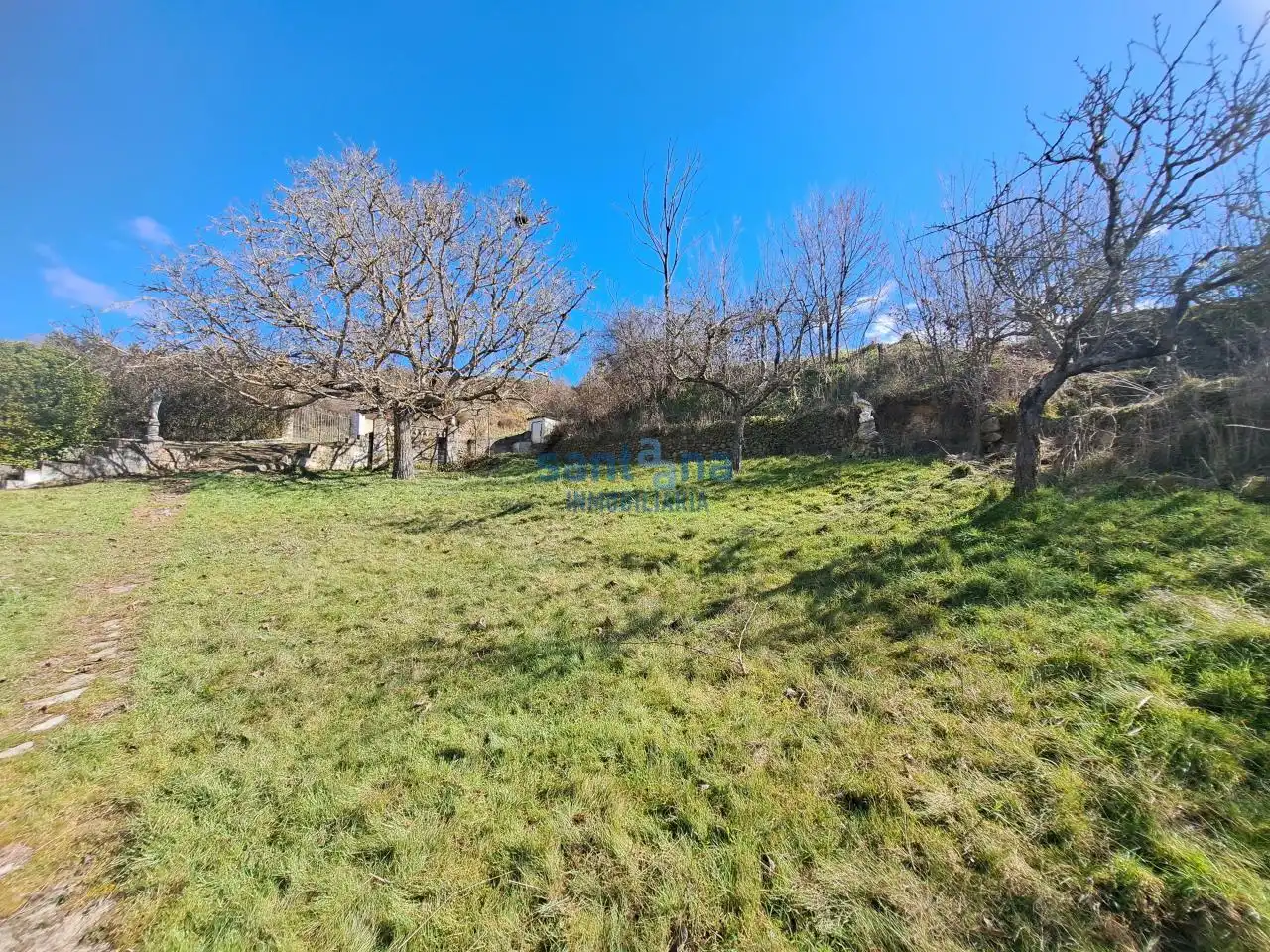 Casa o xalet en venda en Gradefes amb Calefacció, Jardí privat i Traster