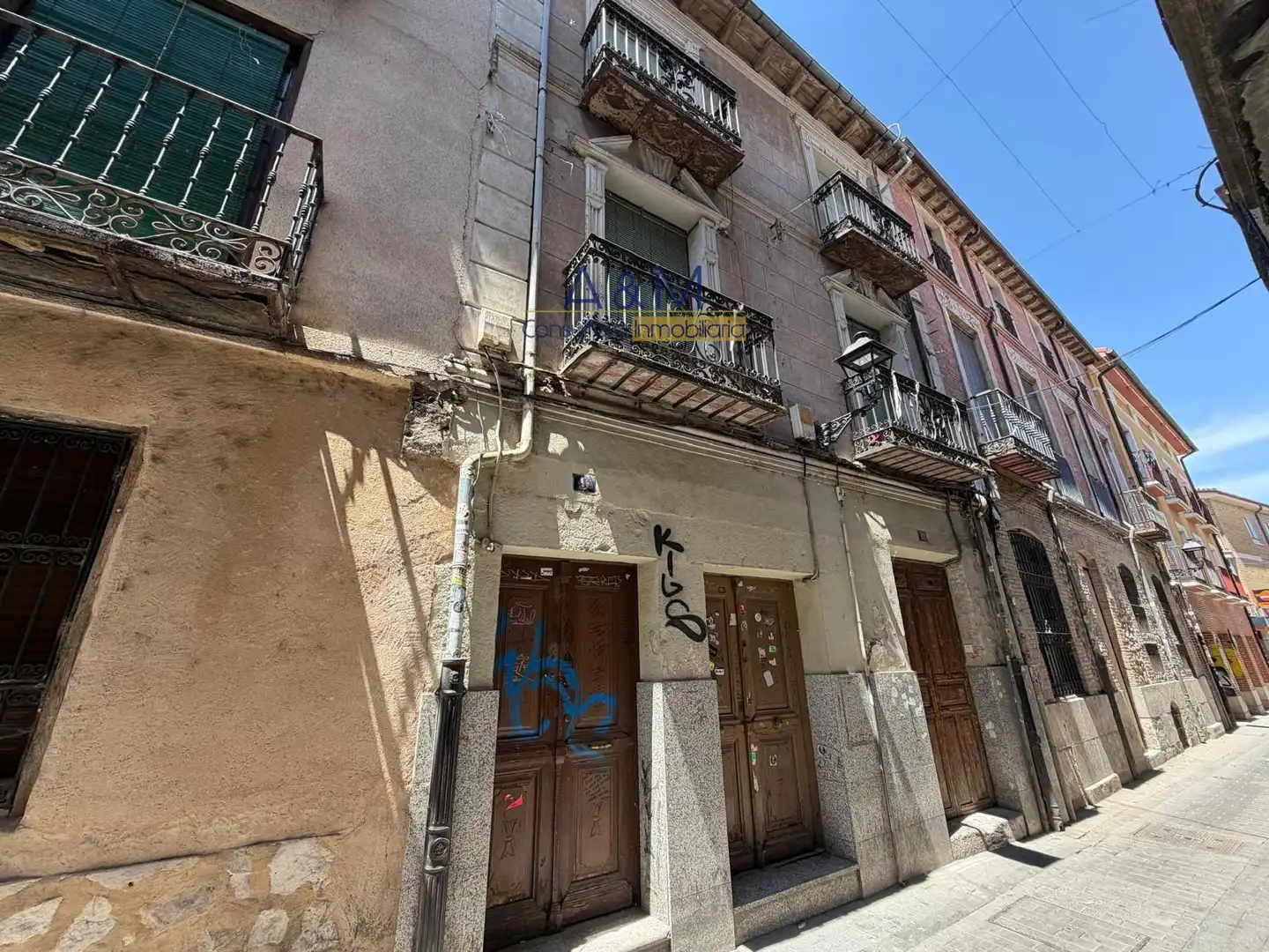 Vista exterior de Edifici en venda en Peñafiel