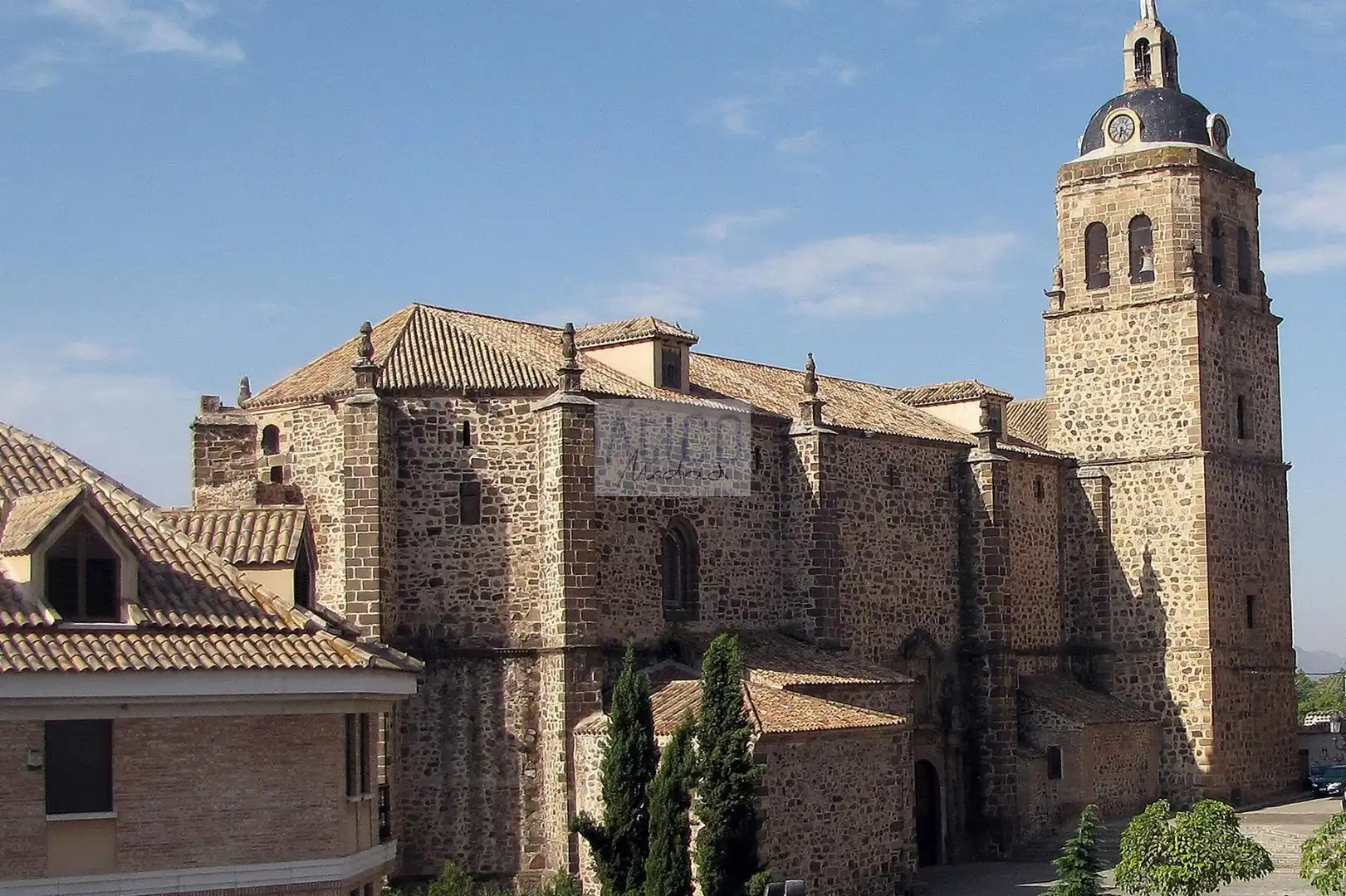 Außenansicht von Wohnung zur Miete in Puertollano mit Klimaanlage, Heizung und Terrasse