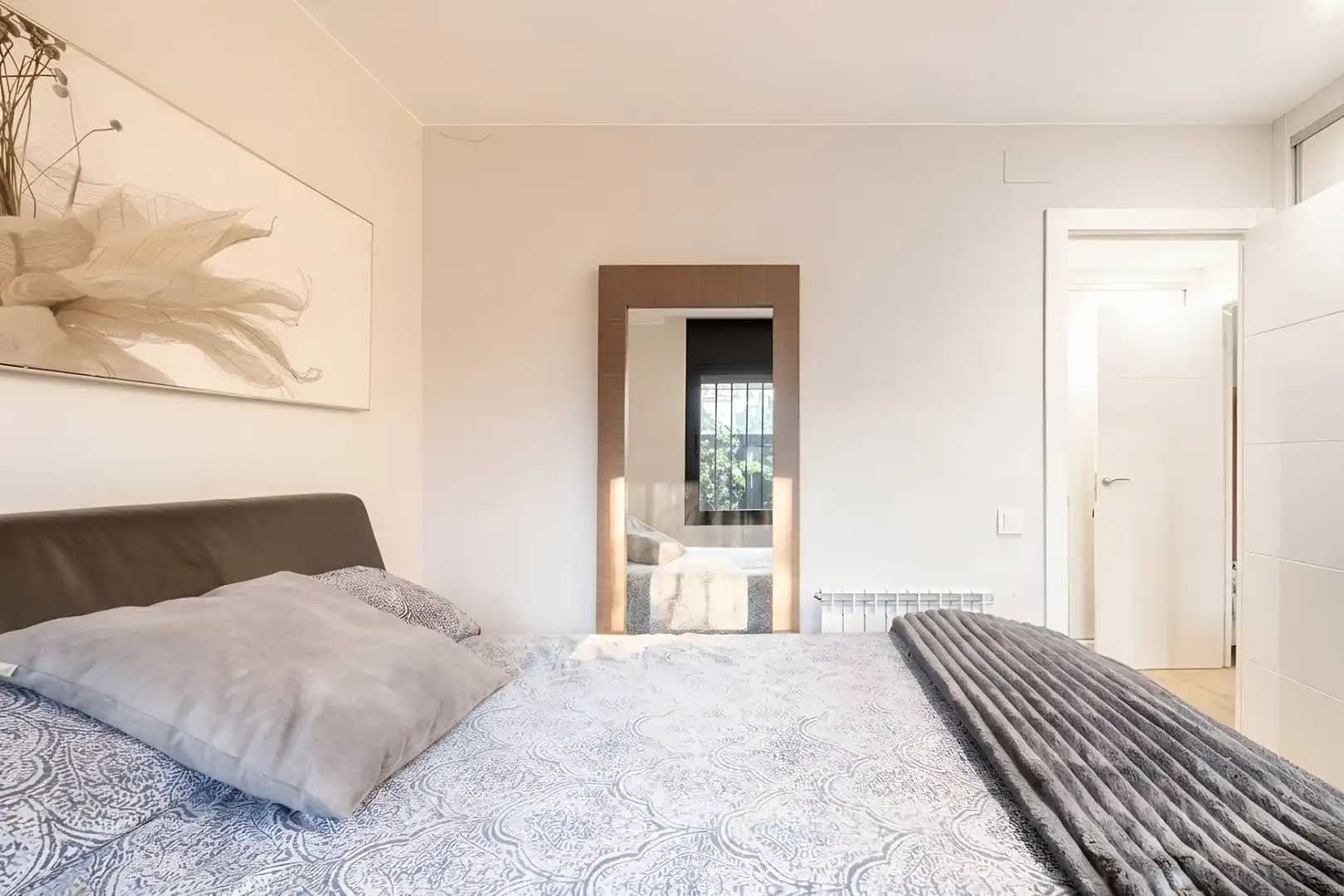 Bedroom of Flat for sale in Sant Cugat del Vallès  with Air Conditioner, Heating and Parquet flooring