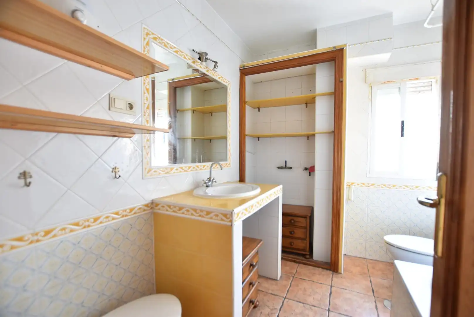 Bathroom of Flat for sale in Granada  with Balcony