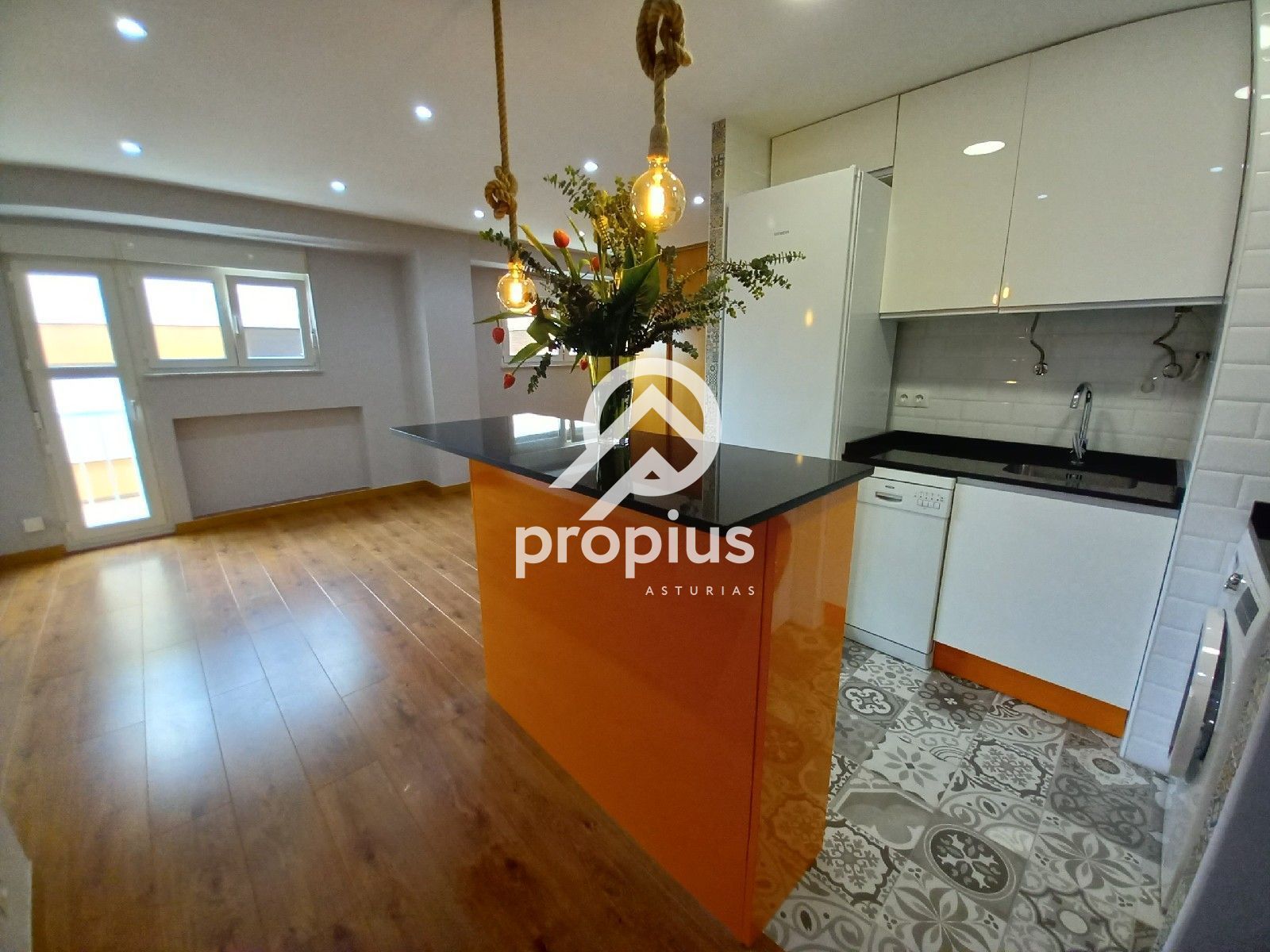 Kitchen of Flat for sale in Oviedo   with Heating, Parquet flooring and Oven